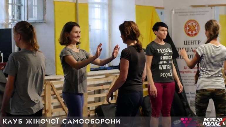 Заняття в «Клубах жіночої самооборони» в Києві, Тернополі, Львові