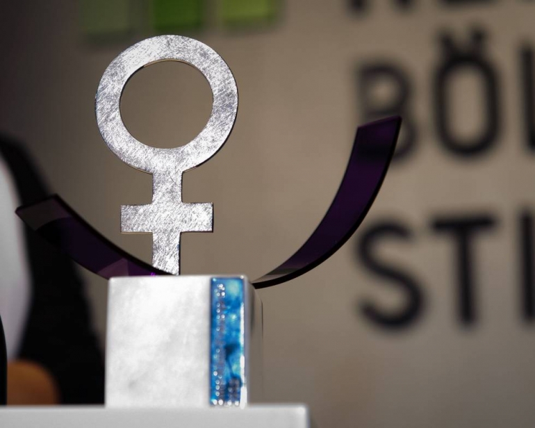 Триває подання номінанток на 2017 Anne Klein Women’s Award