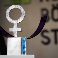 Триває подання номінанток на 2017 Anne Klein Women’s Award