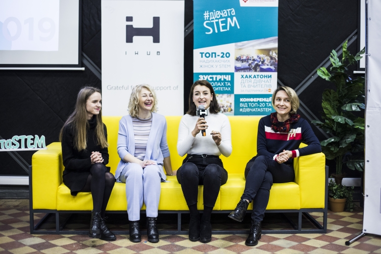 Успішні жінки менторять дівчат задля розвитку STEM в Україні