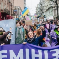 Гасла, плакати й «традиційні барабани»: яким був Марш Жінок* 2020