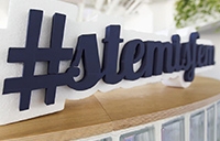 «Майбутнє за персоналізованою медициною та біотехнологіями»: STEM is FEM познайомив українських школярок із трендами фармакології